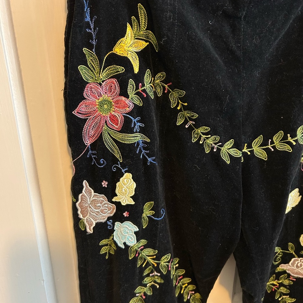🌼 CU Burn it Down Floral Embroidered Black Velvet Pants - Picture 9 of 11